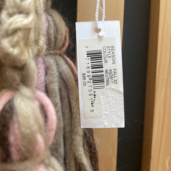 ETĒREO beautiful soft scarf NWT - Picture 8 of 9